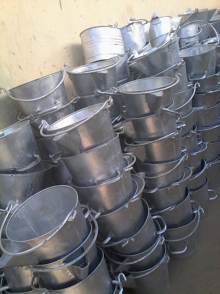 Tar Buckets